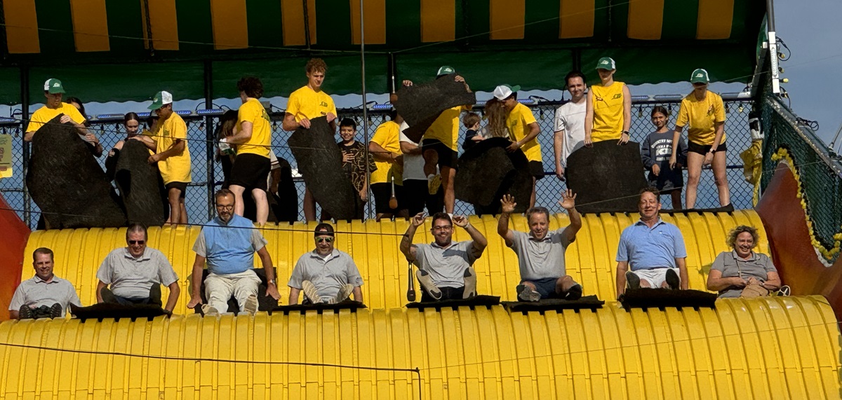 8 members of the Fishbowl Solutions team going down the giant slide together at the Minnesota State Fair